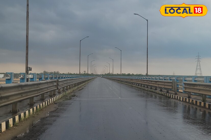 *আজ সকালে ঘামে ভিজবে শরীর। বিকেল/সন্ধ্যায় বৃষ্টিতে ভিজতে পারে শহর। সকালে আংশিক মেঘলা আকাশ। বিকেলে মেঘলা আকাশ। বিক্ষিপ্তভাবে বজ্রবিদ্যুৎ-সহ বৃষ্টির সম্ভাবনা। তবে একটানা বৃষ্টি বা ভারী বৃষ্টির কোনও সম্ভাবনা নেই।