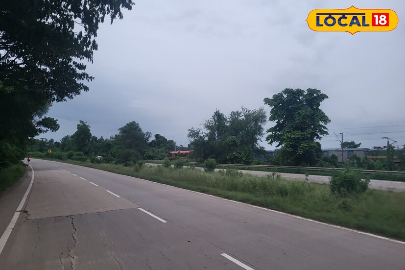 *বাংলা থেকে আরও দূরে সরে নিম্নচাপ শক্তি বাড়িয়ে সুস্পষ্ট নিম্নচাপে পরিণত। উত্তর-পশ্চিম বঙ্গোপসাগরের দক্ষিণ ওড়িশা উপকূলে অবস্থান। পশ্চিম ও উত্তর-পশ্চিম দিকে অগ্রসর হবে। এটি ওড়িশার স্থলভাগে ঢুকে ছত্তিশগড়ের দিকে এগোবে আগামী ২৪ ঘণ্টায়।