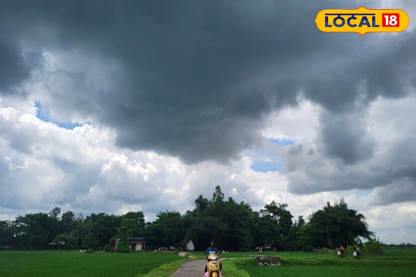*আগামী দু'ঘণ্টায় বজ্রবিদ্যুৎ সহ ঝড়-বৃষ্টির সতর্কতা। রাজ্যের ছয় জেলায় বজ্রবিদ্যুৎ-সহ ঝড়-বৃষ্টির সতর্কতা। কলকাতা, হাওড়া, হুগলি, পূর্ব মেদিনীপুর, উত্তর ও দক্ষিণ 24 পরগনায় ঝড়বৃষ্টির পূর্বাভাস। বজ্রবিদ্যুৎ-সহ হালকা থেকে মাঝারি বৃষ্টির সম্ভাবনা। বৃষ্টির সঙ্গে দমকা ঝোড়ো বাতাস বইবে। ৩০-৪০ কিলোমিটার গতিতে বইবে হাওয়া।