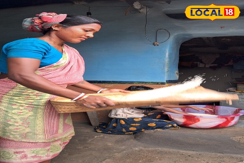 জেলা কৃষিদফতরের তরফে বীজ দেওয়া থেকে বিপণনের কৌশল শেখান হচ্ছে। মহিলা চাষিদের হাত ধরে গ্রামীণ অর্থনীতি বদলে যাচ্ছে। এখানকার অনেকেই বর্ষাকালীন চাষবাসের পর পাড়ি দিত ভিনরাজ্যে কাজের জন্য। বিকল্প আয় বাড়ায় খুশি ব্লকের কৃষকেরা। (ছবি ও তথ্য - তন্ময় নন্দী)