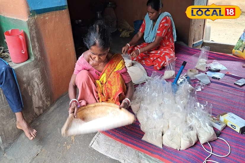 কৃষিদফতর থেকে বিনামূল্যে বীজ সরবরাহ করা হচ্ছে। লুপ্ত হতে বসা দেশি ধান চাষেও উৎসাহিত করা হচ্ছে। উৎপাদিত ধান বিপণনের জন্য এখন কর্মশালাও করা হচ্ছে। বিপণনের কৌশল আয়ত্ত করে তাঁরা নিজেরাই ধান বিক্রি করার কাজে এগিয়ে এসেছেন। উৎপাদিত ধান স্থানীয় ফড়েদের কাছে বিক্রি করতে হচ্ছে না। স্থানীয় বাজারের সঙ্গে ভিন রাজ্যের বাজার খুলে গিয়েছে। (ছবি ও তথ্য - তন্ময় নন্দী)