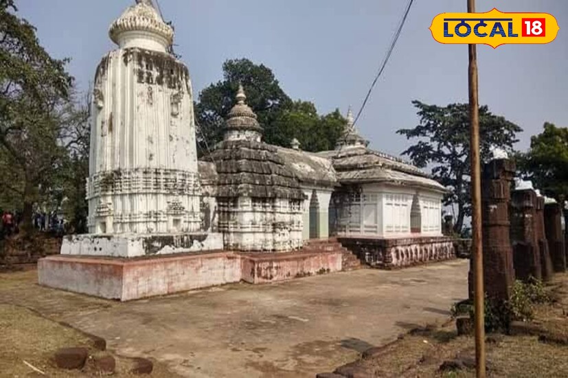 ঝাড়গ্রাম শহর থেকে ভায়া গোপীবল্লভপুর দূরত্ব প্রায় ৬৪ কিমি, খড়্গপুর থেকে ভায়া কেশিয়াড়ি এবং নয়াগ্রাম হয়ে দূরত্ব প্রায় ৬০ কিমি। (ছবি ও তথ্য - তন্ময় নন্দী)