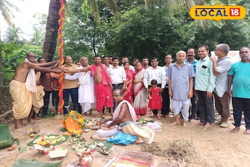 প্রবীণদের মুখে হাসি ফোটাতে নবীনদের বড় উদ্যোগ, দুর্গাপুজোয় চমক 'এই' গ্রামে প্রবীণদের মুখে হাসি ফোটাতে নবীনদের বড় উদ্যোগ, দুর্গাপুজোয় চমক 'এই' গ্রামে