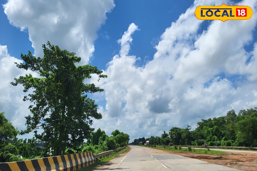 পুজো আসছে। নীল আকাশের সাদা মেঘের ভেলা জানান দিচ্ছে দেবী মহামায়ার আগমনী। তবে পুজোর আগেও প্রস্তুতিতে সমস্যা। টানা বেশ কয়েকদিন ধরে বৃষ্টি হচ্ছে জেলা জুড়ে। চলতি সপ্তাহের বাকি দিনগুলোতেও হালকা বৃষ্টির পূর্বাভাস হয়েছে। (তথ্য ও ছবি: রঞ্জন চন্দ)