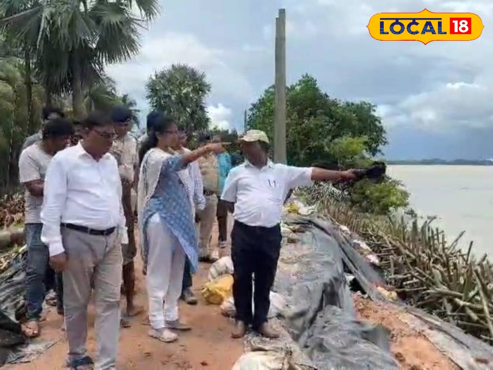 ক্ষতিগ্রস্ত বাঁধ পরিদর্শনে জেলাশাসক, তারপর যা হল...