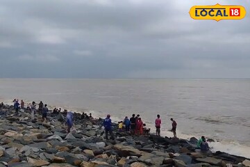 কাল মেঘে ঢেকে গেছে দিঘা, পাড়ে দাড়িয়ে উত্তাল সমুদ্র উপভোগ করেছেন পর্যটকরা কাল মেঘে ঢেকে গেছে দিঘা, পাড়ে দাড়িয়ে উত্তাল সমুদ্র উপভোগ করেছেন পর্যটকরা