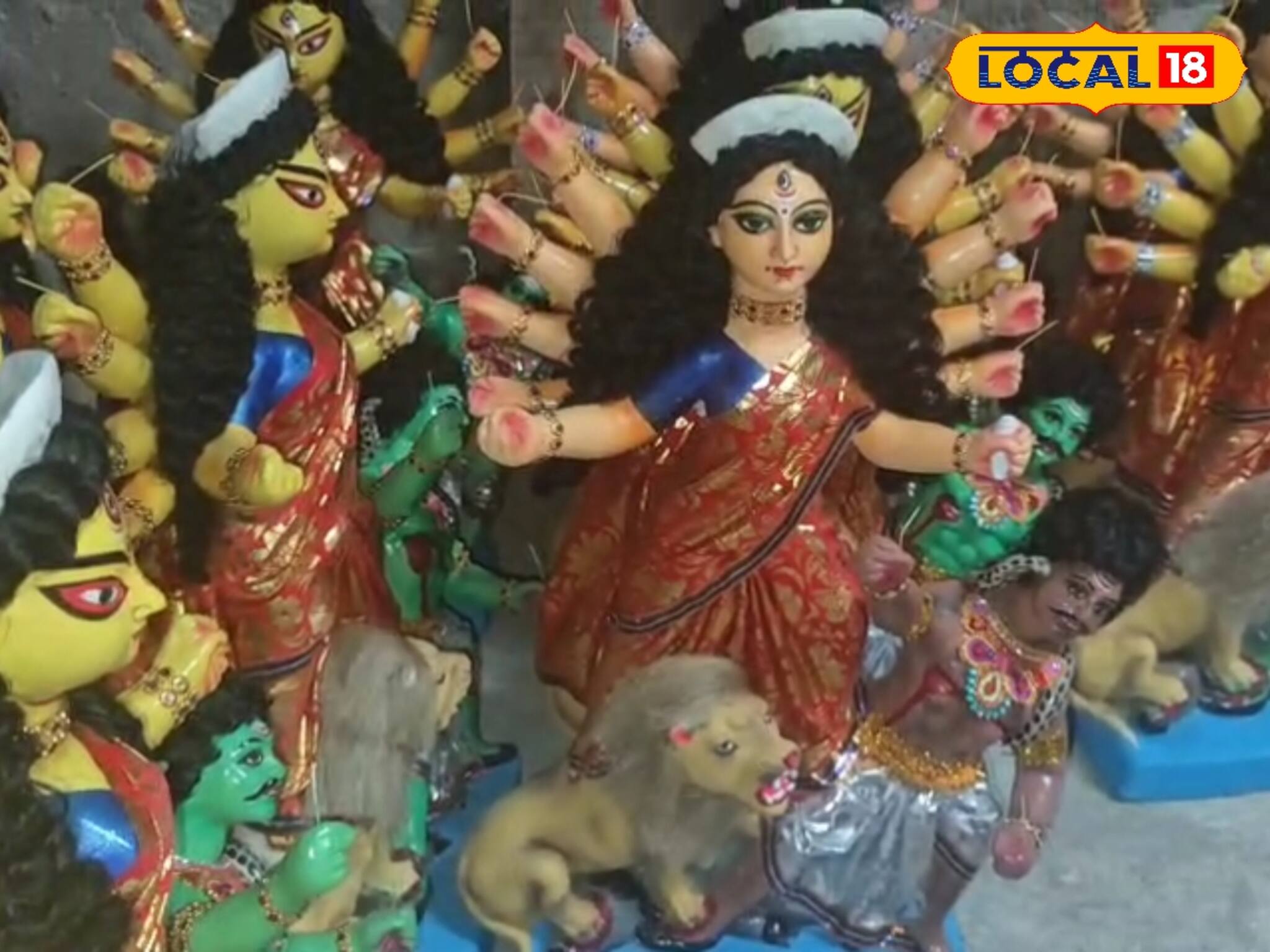 পকেটে টাকা না থাকলেও হবে দুর্গাপুজো! এই প্রতিমা শিল্পীদের জাদুতে মুশকিল আসান
