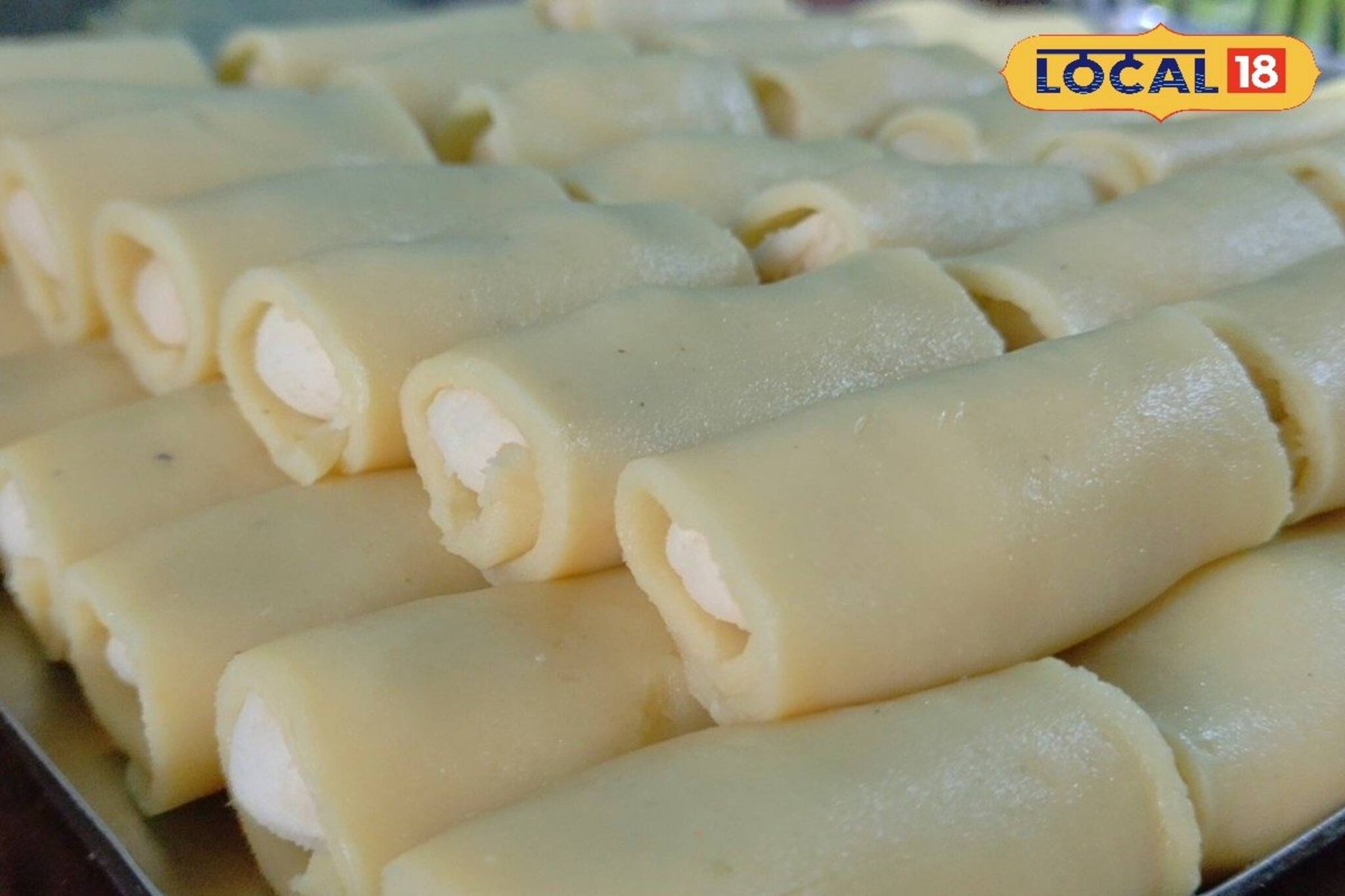 ফাস্ট ফুড নয়, এই রোল খেতে মিষ্টি দোকানে ভিড়! দাম মাত্র ১০ টাকা,কোথায় পাওয়া যাচ্ছে জানেন