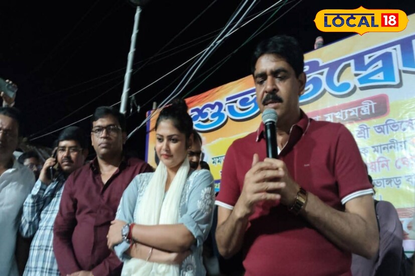 সায়নী ছাড়াও উপস্থিত ছিলেন ক্যানিং পূর্বের বিধায়ক।ভাঙড় বিধানসভার জাগুলগাছির গোবিন্দপুর, কাঁঠালিয়া, শানপুকুর বাজার, কচুয়া বাজার, সাতুলিয়া, গাবতলা-সহ ১৩টি বাজার এলাকায় ১ কোটি ৪০ লক্ষ টাকা ব্যয়ে ওই পথবাতি লাগানো হয়েছে।(তথ্য ছবি সুমন সাহা) 