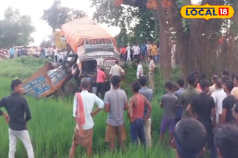 তাঁদের উদ্ধার করে মেমারী গ্রামীণ হাসপাতালে নিয়ে যাওয়া হলে ২ জনকে মৃত বলে ঘোষণা করেন কর্তব্যরত চিকিৎসক।ঘটনার জেরে বেশকিছুক্ষণ অবরুদ্ধ হয়ে পরে মেমারী-কাটোয়া রোড।পরে পুলিশ পৌঁছে পরিস্থিতি নিয়ন্ত্রণে আনে।