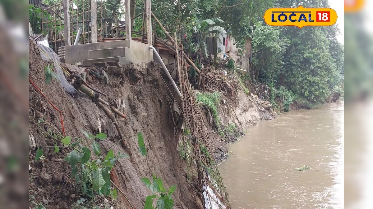 Heavy Rain Disaster five houses in Balurghat submerged under water pressure as soon as the Salus Gate was opened | সলুইস গেট খুলতেই জলের চাপে বালুরঘাটে তলিয়ে গেল পাঁচটি বাড়ি | উত্তরবঙ্গ