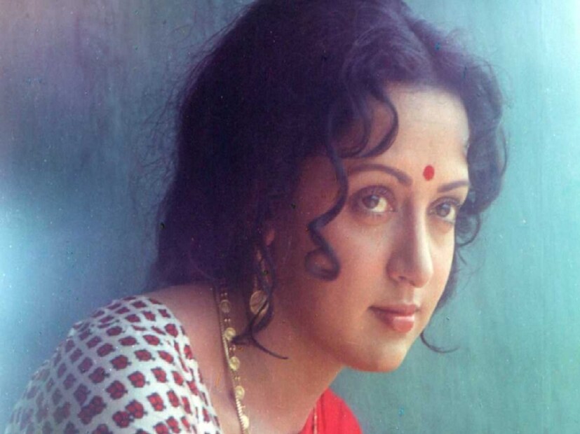 ধর্মেন্দ্র ১৯ বছর বয়সে ১৯৫৪ সালে প্রকাশ কৌরকে বিয়ে করেন। এই দম্পতির চার সন্তান, সানি দেওল, বিজেতা দেওল, অজিতা দেওল এবং ববি দেওল। পরবর্তীতে হেমা মালিনীর সঙ্গে ধর্মেন্দ্রর আরও দুই মেয়ে, এশা দেওল এবং অহনা দেওল।