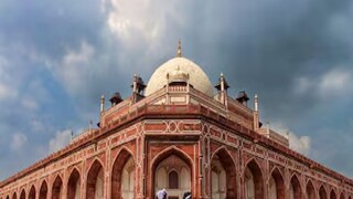 হুমায়ুনের সমাধিতে ভেঙে পড়ল গম্বুজের অংশ 