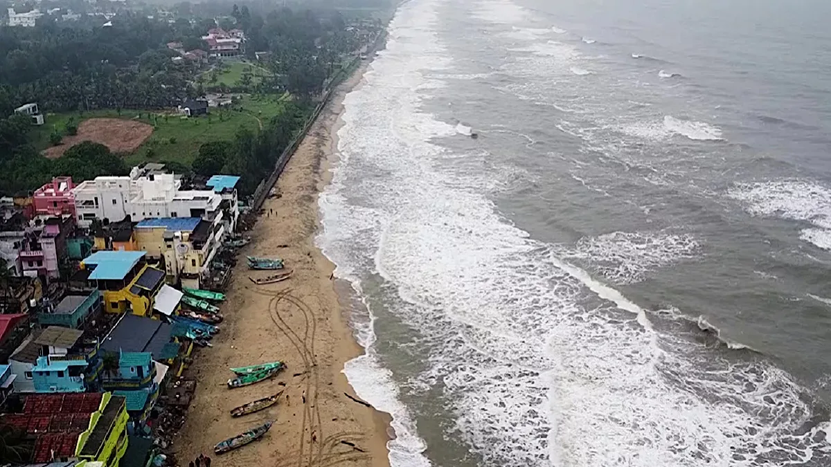 ভিন রাজ্যের আবহাওয়া:নিম্নচাপের জের। প্রবল বৃষ্টির সতর্কতা জারি হল অন্ধ্রপ্রদেশ, ওড়িশা ও ছত্রিশগড় রাজ্যে। কর্ণাটক, কোঙ্কন, গোয়া, মধ্য মহারাষ্ট্র এবং তেলঙ্গানাতে চরম বৃষ্টি বা অতিভারী প্রবল বৃষ্টির আশঙ্কা।