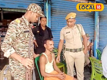 গাড়ির চালক পালিয়ে গেলেও খালাসিকে গ্রেফতার করা হয়েছে 