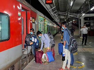 রেলেও এবার বিমানযাত্রার মতো ওজন বিধি৷ 