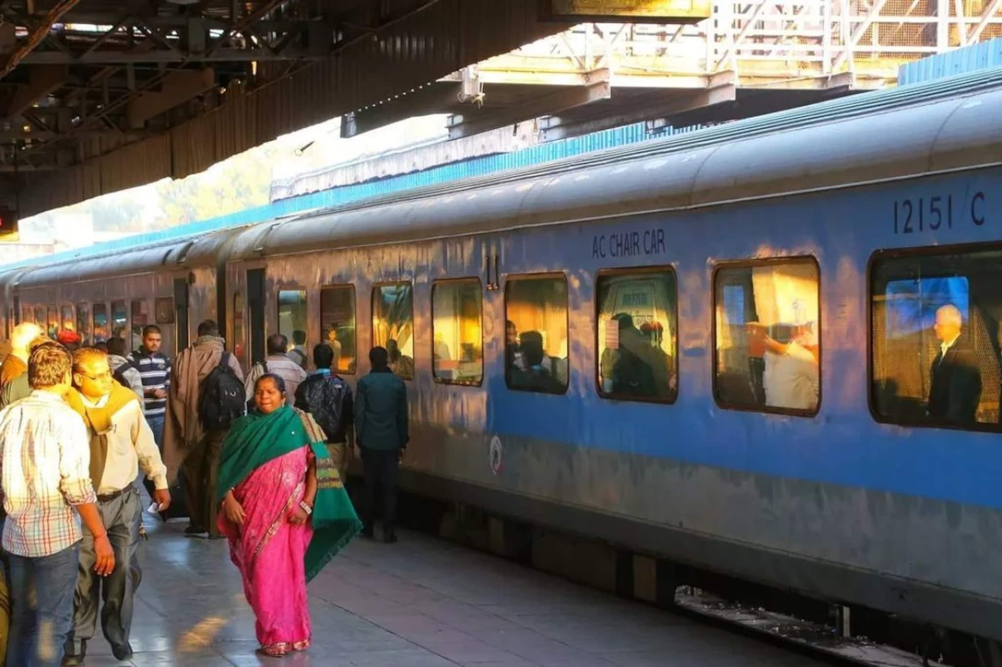 ট্রেনে 'ডেইলি প্যাসেঞ্জারি' করে চুরি! 'সেঞ্চুরি' পূর্ণ হতেই কুপোকাত স্যামুয়েল বিশ্বাস? 