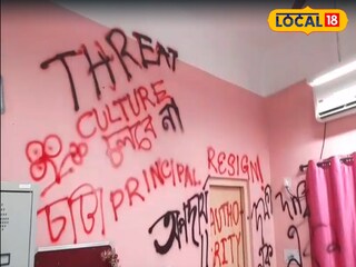 মালদহ মেডিক্যাল কলেজের অধ্যক্ষের দফতর ঘেরাও জুনিয়র চিকিৎসকদের