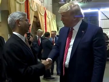 'গভীর উদ্বেগের' মাদুরোর গ্রেফতারি, আমেরিকা-ভেনেজুয়েলার সংঘাত নিয়ে মুখ খুলল ভারত