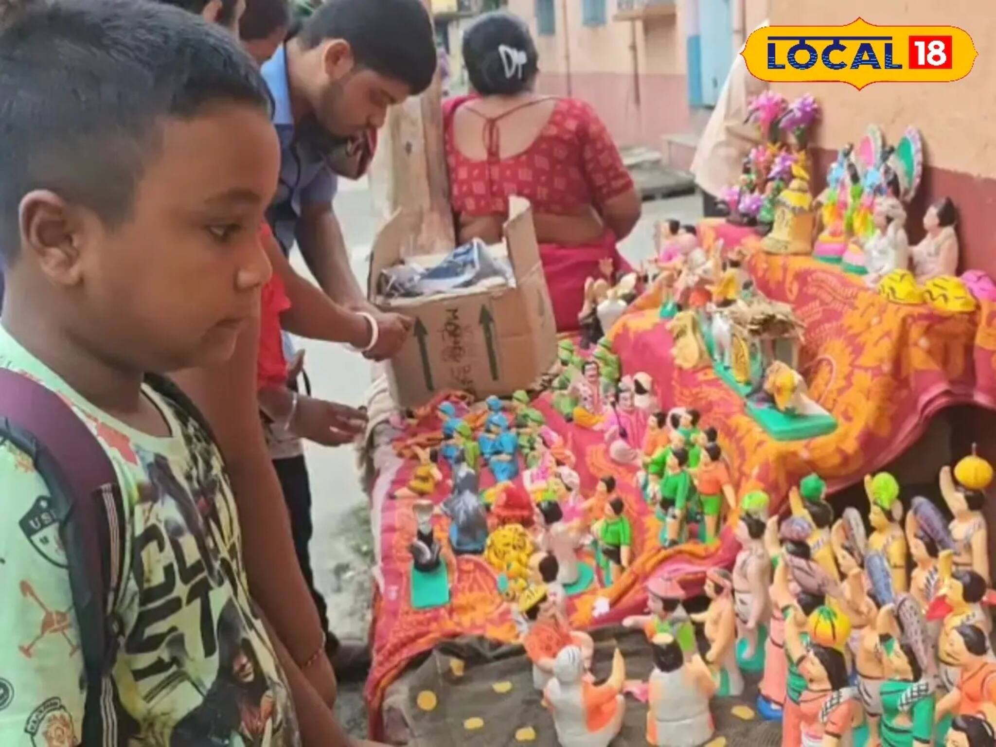 এখানে হারিয়ে যায়নি ঝুলন, আজও আয়োজনে সামনে থাকে শিশুরা