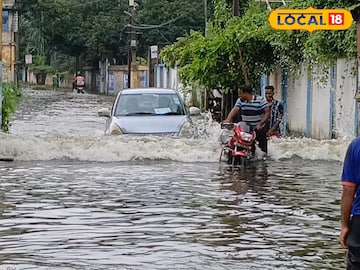 জল যন্ত্রণায় অতিষ্ট কালনাবাসী, টানা বৃষ্টিতে দুর্ভোগ চরমে জল যন্ত্রণায় অতিষ্ট কালনাবাসী, টানা বৃষ্টিতে দুর্ভোগ চরমে