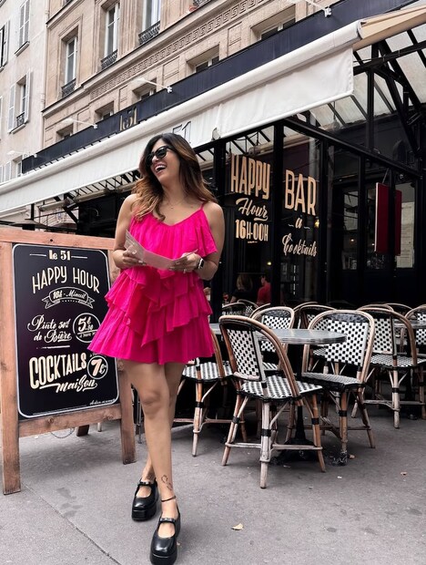 ‘প্যায়ার কি এক কাহানি’ ধারাবাহিকের কথা দর্শকরা খুব সম্ভবত এখনও ভুলে যাননি। মানুষ আর ভ্যাম্পায়ারের ভালবাসার গল্প তুলে ধরেছিল ছোটপর্দার এই জনপ্রিয় ধারাবাহিক। সেখানেই এক দুই গুরুত্বপূর্ণ চরিত্রে দেখা গিয়েছিল কিশওয়ার মার্চেন্ট আর সুয়শ রাইকে। ধারাবাহিকে কিশওয়ার মার্চেন্টের ছেলের ভূমিকায় অভিনয় করেছিলেন ভিভিয়ান ডিসেনা। 