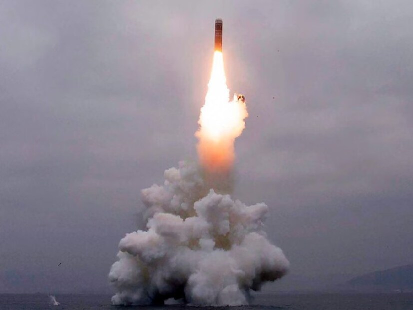 India Missile Test: ভারতের শত্রু দেশগুলিকে ফের কাঁপতে হবে। ব্রহ্মোসের চেয়েও বিপজ্জনক একটি অস্ত্র আনতে চলেছে ভারত৷ এই পরীক্ষা হবে ভারত মহাসাগরের অভ্যন্তরে৷ আর ভারতের এই মিসাইল পরীক্ষা ঘিরে ফের একবার হলচল! নতুন যে ক্ষেপণাস্ত্রের পরীক্ষা হবে তার ক্ষমতা ব্রহ্মোসের চেয়েও বহুগুণ ৷ সোজা কথায় ব্রাহ্মোসের ‘বাপ’ হবে এই নতুন মিসাইল৷ এই ক্ষেপণাস্ত্রের পরীক্ষা  ভারত মহাসাগর অঞ্চলে বড়সড় আঘাত হানতে চলেছে। Photo- Representative 