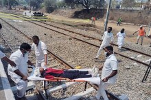 বাংলাদেশ সীমান্তে ট্রেন বেলাইন, তৎপরতার সঙ্গে জোরকদমে উদ্ধারকার্য, কোথায় কী হল