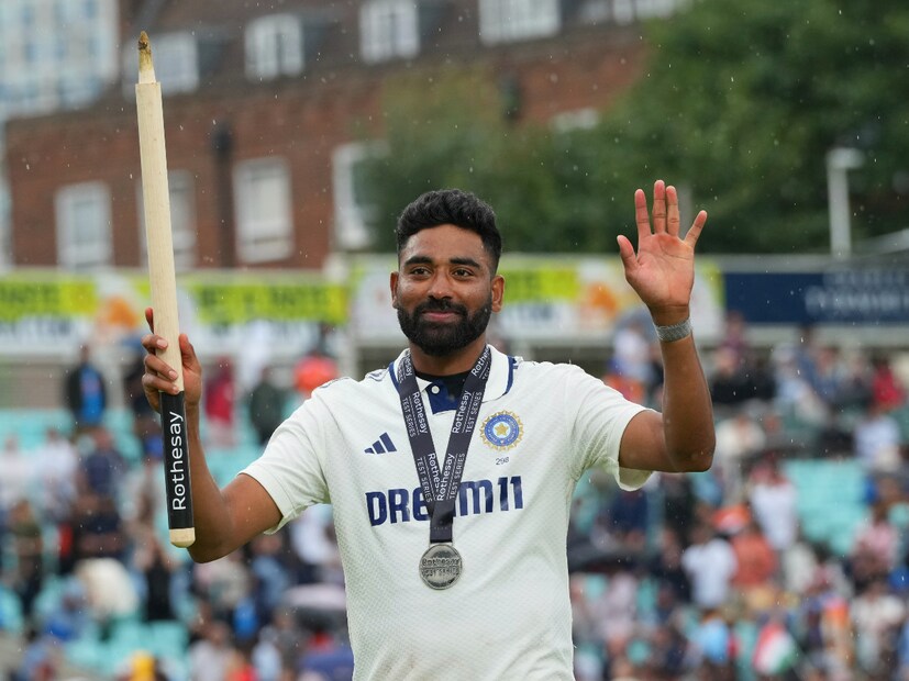 ভারতীয় বোলারদের মধ্যে মহম্মদ সিরাজের পর ৫বার ৪ উইকেট নিয়ে দ্বিতীয় স্থানে রয়েছেন জসপ্রীত বুমরাহ। পরপর ৫টি টেস্ট ম্যাচ খেলে ইংল্যান্ডে যে পারফরম্যান্স দিলেন সিরাজ তা ক্রিকেট ইতিহাসে স্মরণীয় হয়ে থেকে যাবে।  (Photo-AP)