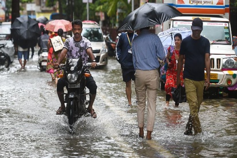 Monsoon 2025 Heavy Rain Alert: ৭ অগাস্ট পর্যন্ত ঝড়জলের তাণ্ডব! দেশ জুড়ে ব্যাপক বৃষ্টিপাতের সতর্কতা, ঝোড়ো হাওয়ার বিষাক্ত ছোবলে ছিন্নভিন্ন