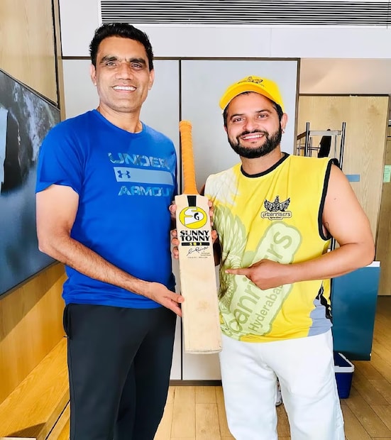 মুনাফ প্যাটেল ইন্ডিয়ান এক্সপ্রেসকে বলেন যে তিনি ইচ্ছাকৃতভাবে এটি করেননি কারণ তিনি ছোটবেলায় যে স্কুলে পড়তেন সেখানে বাচ্চারা সাদা জুতো পরত না এবং শার্টও পরত না বলেই তিনি এভাবেই অভ্যস্ত ছিলেন। (Picture Credit: IG/munafpatel13)