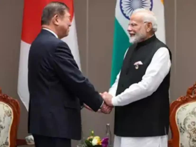 ভারত এই বিষয়ে জাপানের সঙ্গে একটি চুক্তি স্বাক্ষর করতে পারে। আপনাকে জানিয়ে রাখি যে প্রধানমন্ত্রী নরেন্দ্র মোদি জাপান সফরে আছেন এবং এই সময়ে ভারতে E10 শিনকানসেন বুলেট ট্রেন তৈরির বিষয়ে দুই দেশের মধ্যে একটি চুক্তি হওয়ার সম্ভাবনা রয়েছে। সংবাদমাধ্যমের খবর অনুসারে, ভারত ও জাপান শীঘ্রই যৌথভাবে পরবর্তী প্রজন্মের E-10 শিনকানসেন বুলেট ট্রেন তৈরি করতে পারে। প্রধানমন্ত্রী নরেন্দ্র মোদির ২ দিনের জাপান সফরের সময় এটি আনুষ্ঠানিকভাবে ঘোষণা করা হতে পারে।