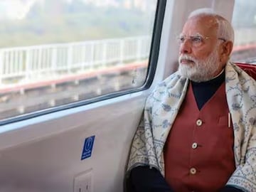 Narendra Modi In Kolkata: ‘বাংলাকে ধ্রুপদী ভাষার মর্যাদা দিয়েছি আমরাই’, দমদমের সভামঞ্চ থেকে বাঙালি আবেগে শান মোদির Narendra Modi In Kolkata: ‘বাংলাকে ধ্রুপদী ভাষার মর্যাদা দিয়েছি আমরাই’, দমদমের সভামঞ্চ থেকে বাঙালি আবেগে শান মোদির