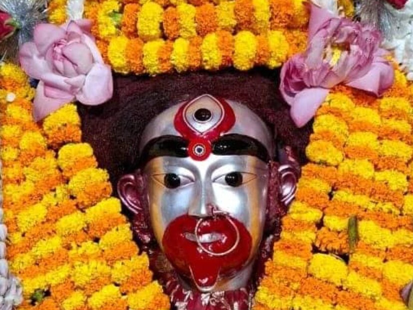 কৌশিকী অমাবস্যা তিথি পালিত হবে শুক্রবার৷ ভক্তদের কাছে এই তিথি খুবই পবিত্র এবং গুরুত্বপূর্ণ৷ কালী মন্দিরের পাশাপাশি বাড়িতেও করা যায় এই পুজো৷ অনেকেই বাড়িতে নিষ্ঠা ভরে দেবী কালীর পুজো করেন ভাদ্র মাসের কৌশিকী অমাবস্যায়৷