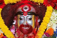 কৌশিকী অমাবস্যায় মা কালীর চরণে এই ৩ জিনিস নিবেদনে পুণ্যলাভ! কুনজর কেটে অর্থবৃষ্টি!