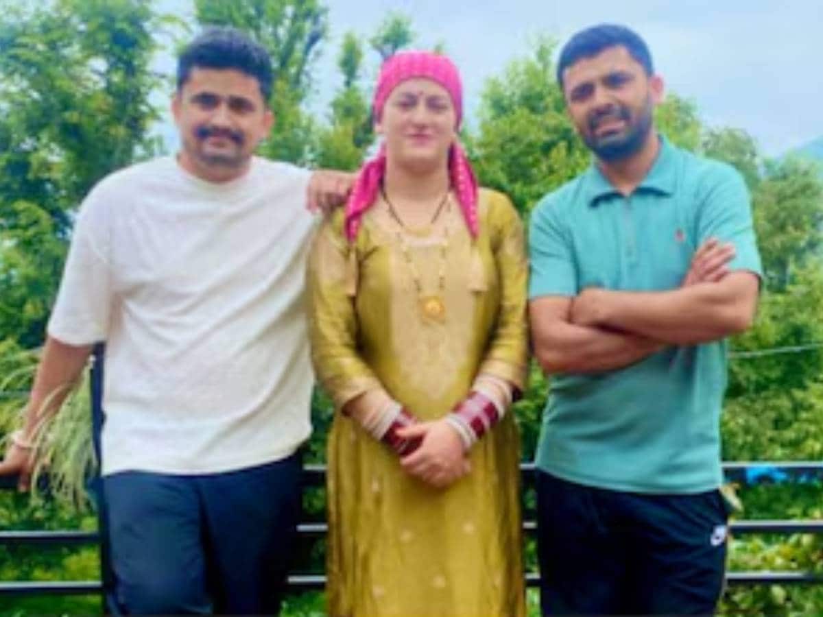 Brothers Marrying Same Woman: ‘আমরা একই নারীকে…’ কেন দুই ভাই বিয়ে করলেন এক তরুণীকে? অবশেষে মুখ খুললেন জোড়িদার ভাইয়েরা