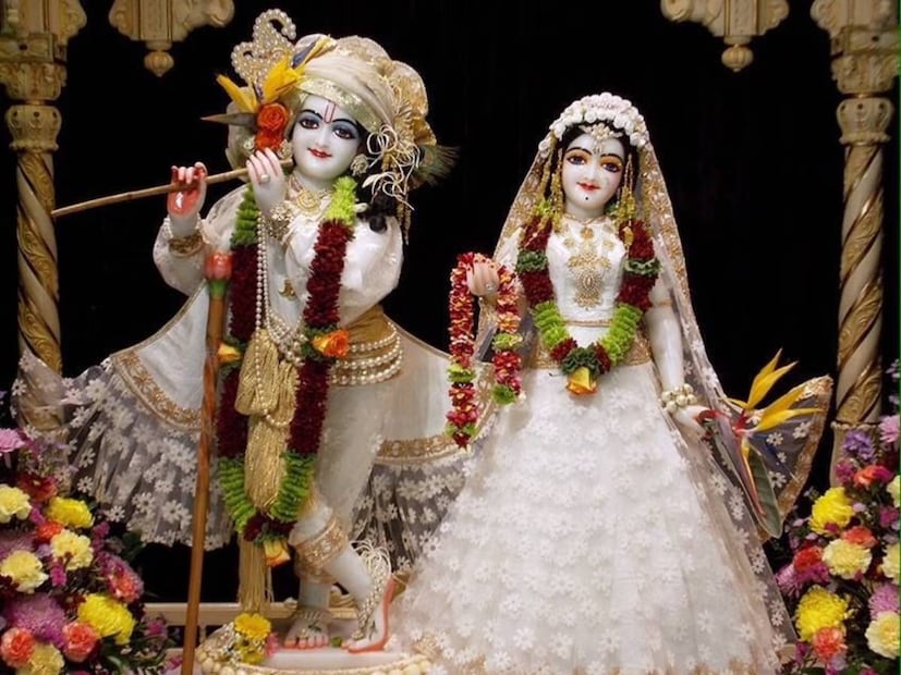 কৃষ্ণ জন্মাষ্টমীর ঠিক ১৫ দিন পরে এই উৎসব পালিত হয়। শাস্ত্রে বলা হয়েছে যে রাধার নাম শ্রী কৃষ্ণের চেয়ে মহান, কারণ রাধাই কৃষ্ণের কাছে পৌঁছানোর একমাত্র উপায়। 