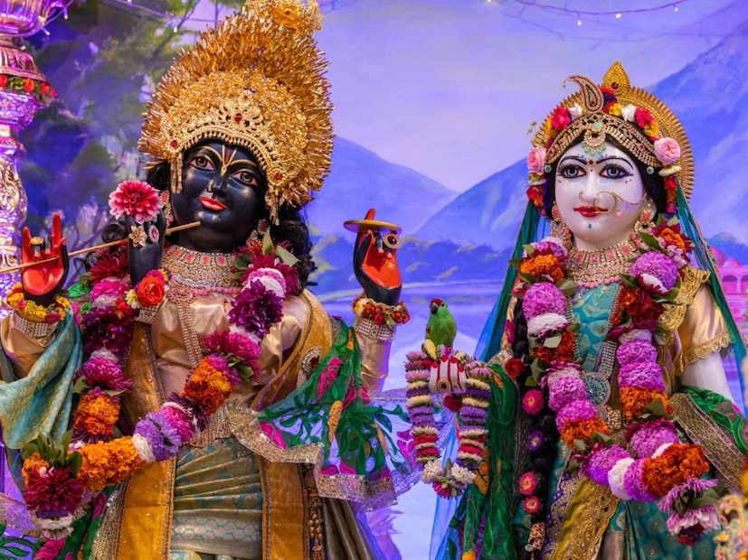 যারা উপবাস করেন তারা একটি নির্দিষ্ট নিয়ম অনুসরণ করতে হয়। যদি অন্যরাও এই ডায়েট অনুসরণ করেন, তাহলে তারা জীবনে পুণ্যের সুফল পেতে পারেন। জ্যোতিষশাস্ত্র এবং আয়ুর্বেদের নীতি অনুসারে এই নিয়মগুলি তৈরি করা হয়েছে। যাতে কেউ ঋতুজনিত রোগ থেকে দূরে থাকতে পারে এবং শারীরিক ও মানসিকভাবে শক্তিশালী থাকতে পারে। 