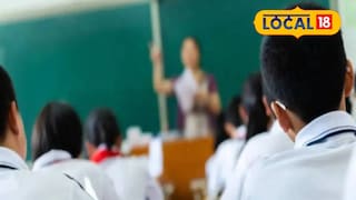 ছুটির দিনেও চলছে পরীক্ষা। প্রতীকী ছবি 