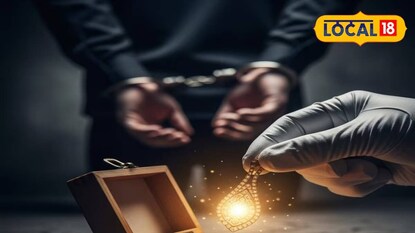 বাড়ি ফাঁকা পেয়ে দেদার লুঠ। প্রতীকী ছবি বাড়ি ফাঁকা পেয়ে দেদার লুঠ। প্রতীকী ছবি