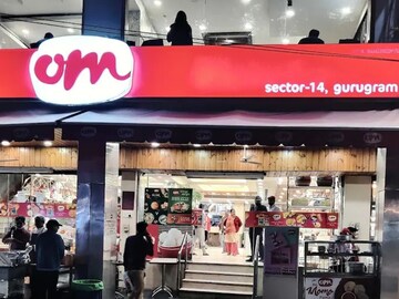 দেশভাগের সময় ভারতে পাড়ি, ছোট্ট ঠেলায় মিষ্টি বিক্রি করতে শুরু করেন দুই ভাই! এখন কী অবস্থা?