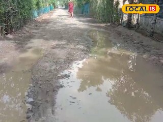 এলাকাবাসীর কথা শুনে চোখ রাঙিয়ে ওঠেন প্রধান। প্রতীকী ছবি 