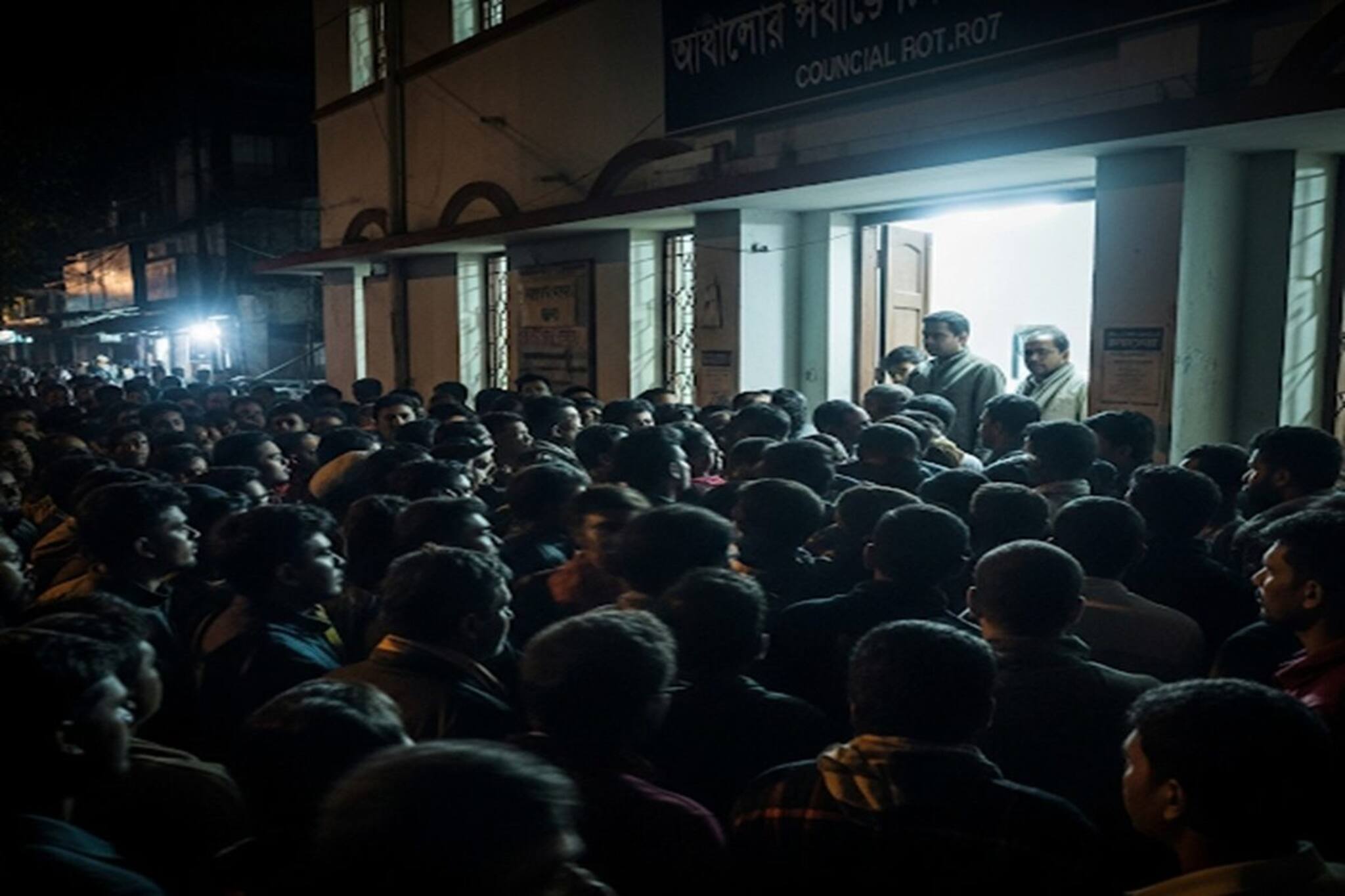 জলমগ্ন ওয়ার্ডে একদিনও আসেননি কেন? প্রশ্ন করতেই পাল্টা শাসানি কাউন্সিলরের! তারপর যা হল...