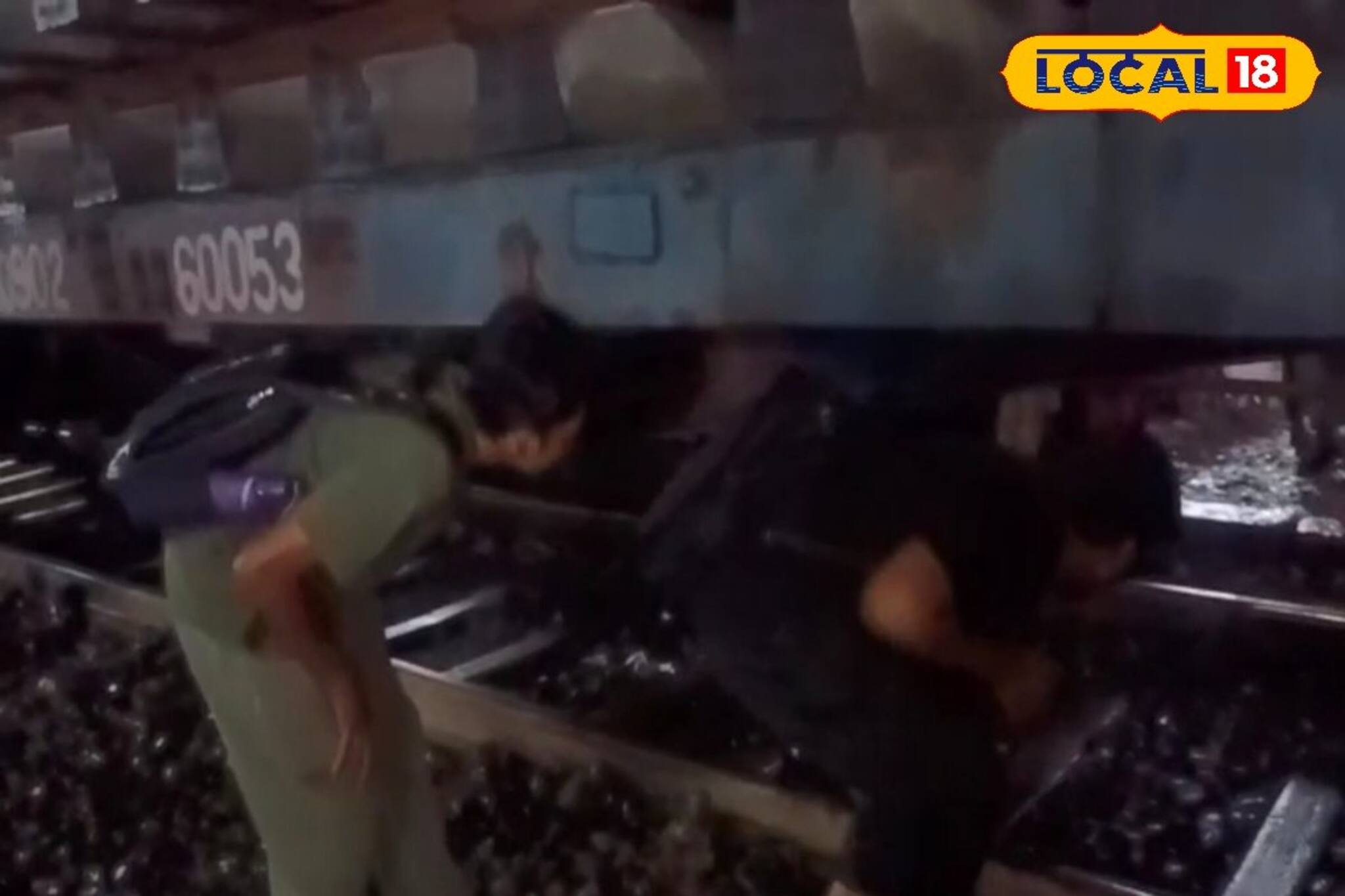 প্ল্যাটফর্মে দাঁড়ানো মালগাড়ির নিচে... বারুইপুর স্টেশনে ভয়ঙ্কর দৃশ্য