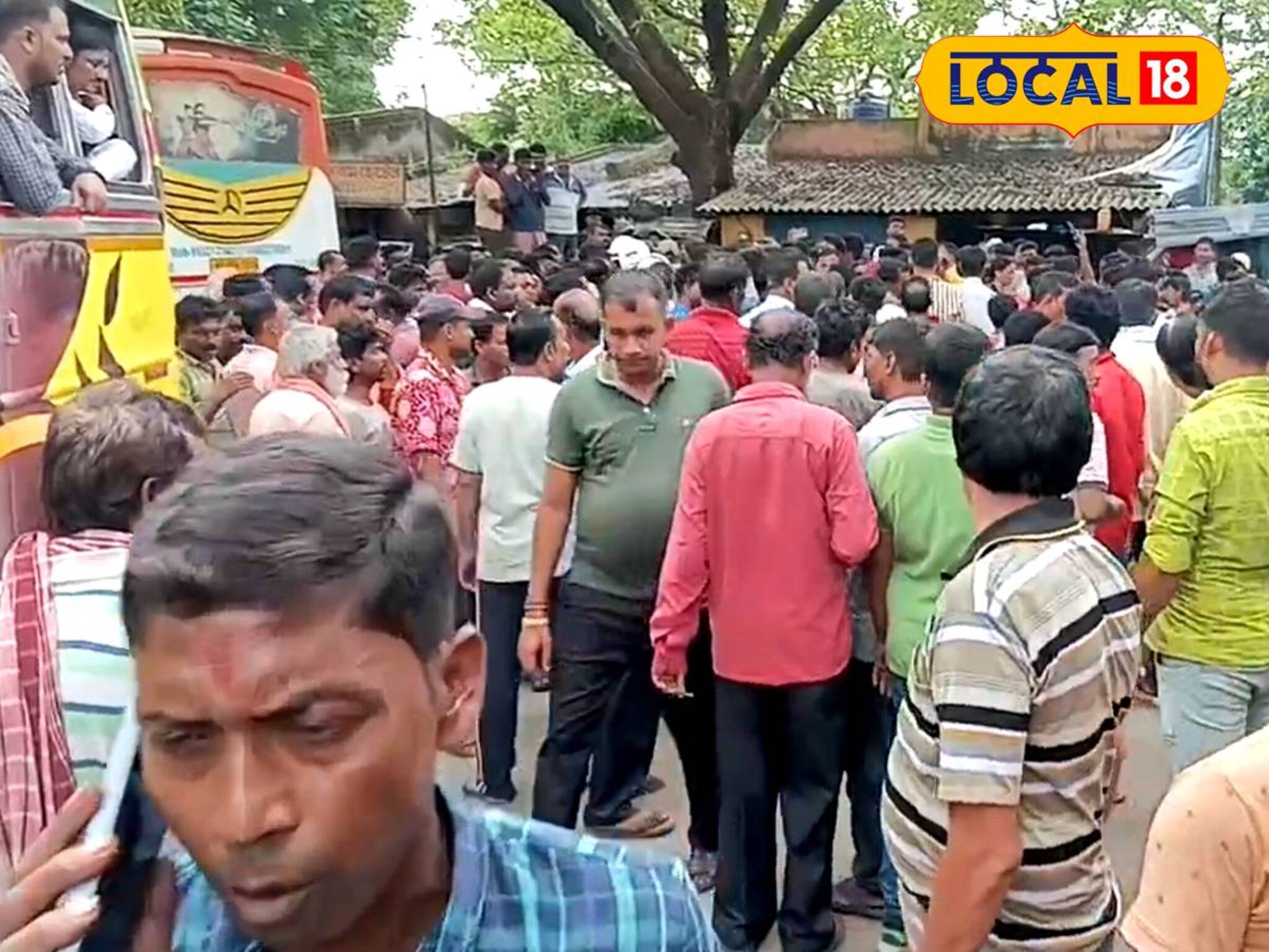 পারমিট নিয়ে ঝামেলা, চলছে না বাস! চরম হয়রানির মুখে নিত্যযাত্রীরা