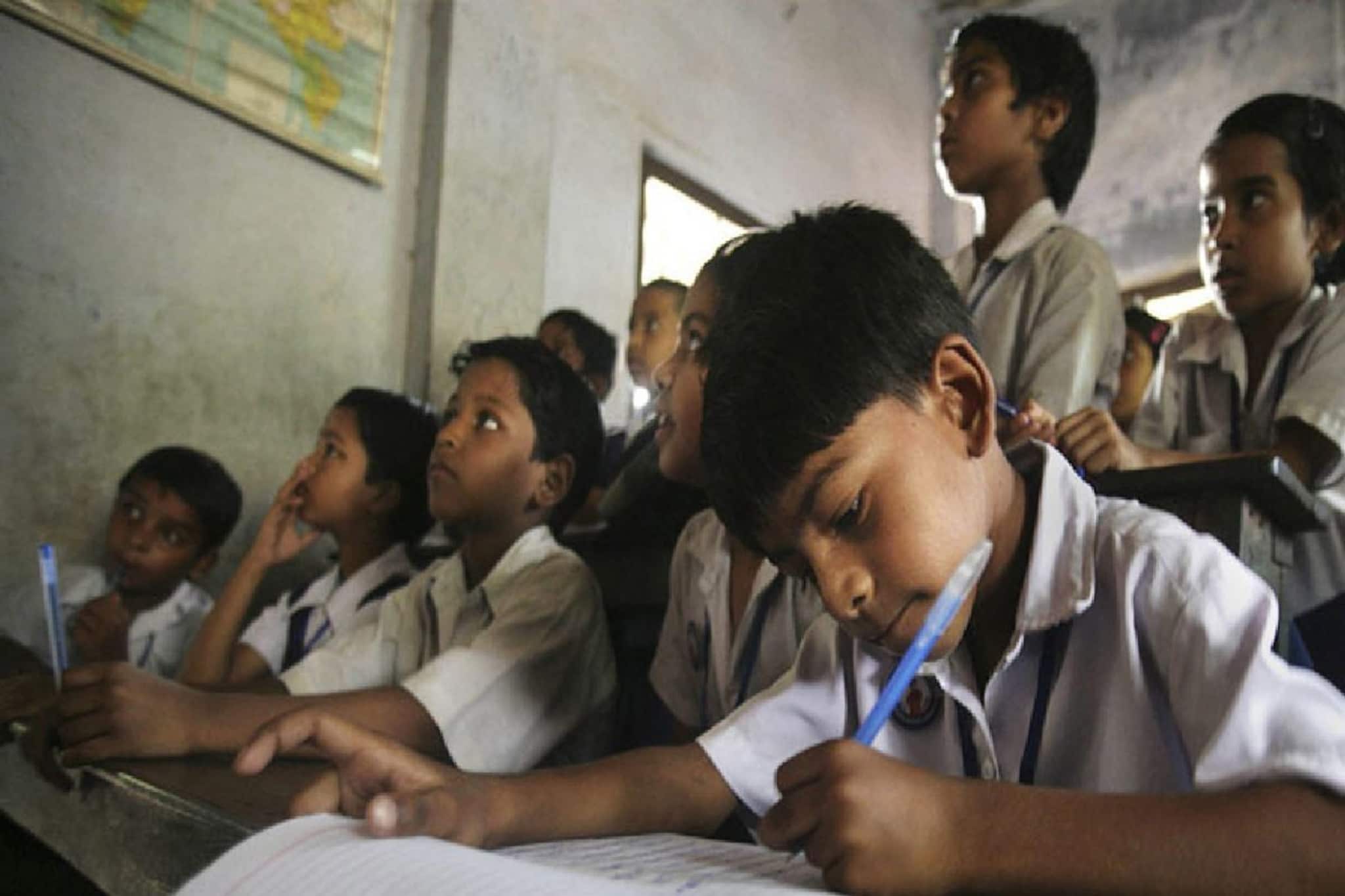 প্রশ্নপত্র নিয়ে বিরাট সিদ্ধান্ত রাজ্যের! স্কুল নয়, প্রশ্ন করবে প্রাথমিক শিক্ষা পর্ষদ