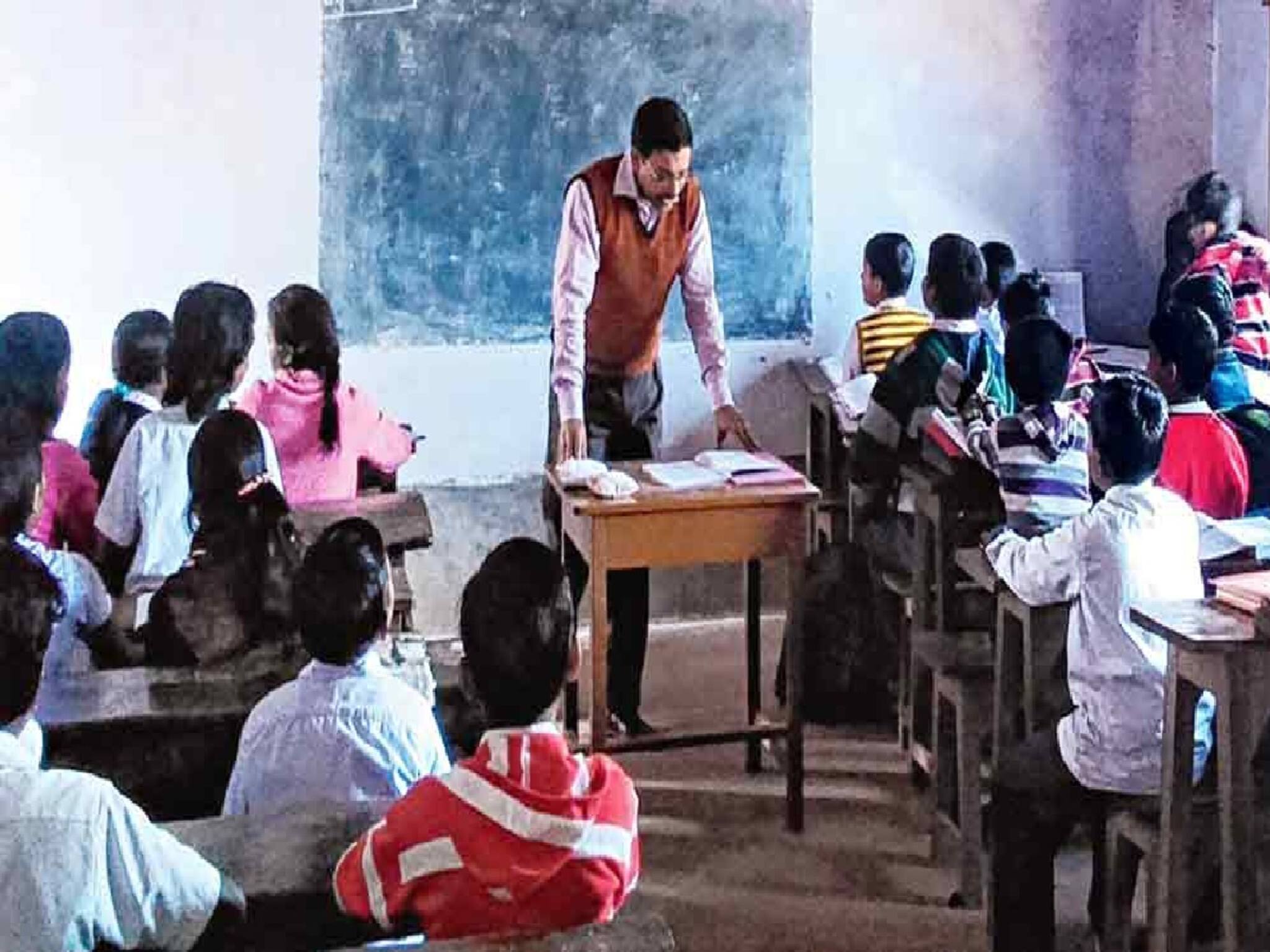 Primary School: ফের সিদ্ধান্ত বদল, প্রাথমিকের প্রশ্নপত্র তৈরি করবে স্কুলই, কী কারণে পিছিয়ে গেল পর্ষদ?