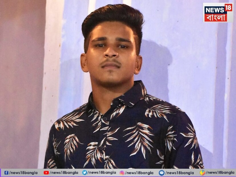 স্থানীয় হাসপাতালে নিয়ে গেলে তাঁকে চিকিৎসকরা মৃত বলে ঘোষণা করেন৷