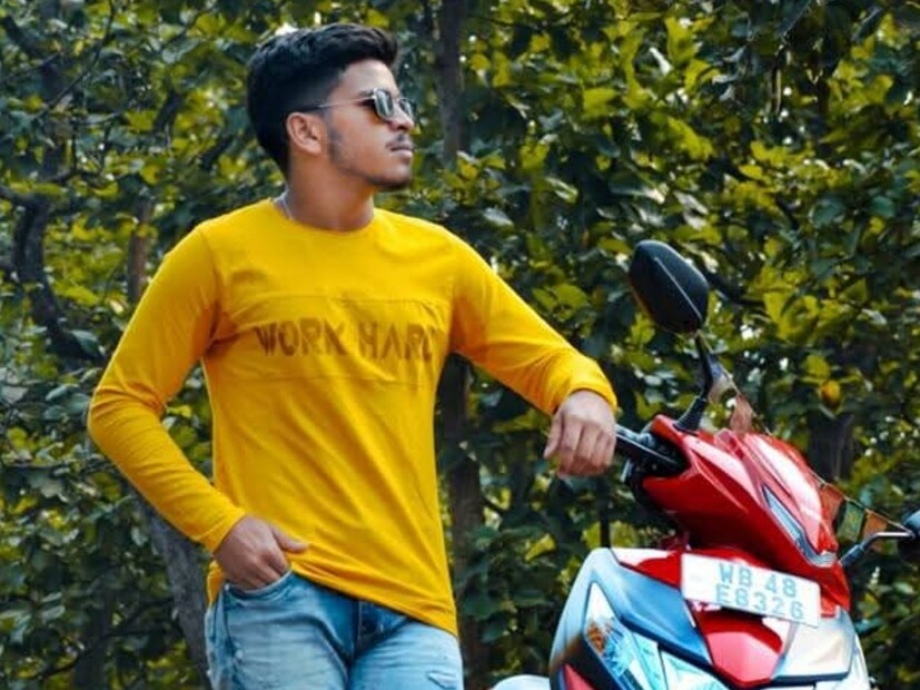 ক্রিকেটই ছিল প্রিয়জিতের ধ্যান-জ্ঞান। ২০১৮-১৯ সালে সিএবি আয়োজিত আন্তঃ জেলা অনূর্ধ্ব ১৬ ক্রিকেট টুর্নামেন্টে সর্বোচ্চ রান সংগ্রাহক হন তিনি। সেই সাফল্যের জন্য ক্রিকেট অ্যাসোসিয়েশন অফ বেঙ্গল থেকে পুরস্কৃতও হয়েছিলেন।