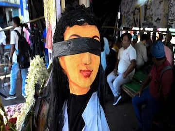 'ভেঙেছে' শাখা...! চরম প্রতিজ্ঞা আরজি করের নির্যাতিতার মায়ের, 'যতদিন না...' 'ভেঙেছে' শাখা...! চরম প্রতিজ্ঞা আরজি করের নির্যাতিতার মায়ের, 'যতদিন না...'